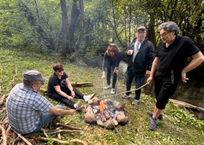 Ve volných chvílích jsme si zpříjemnili čas také opékáním špekáčků